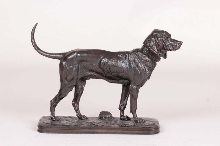 Bronze représentant un chien de la meute du vicomte le Hardÿ de Beaulieu - Don de M. P.-A. Richet-Coulon à la Société de Vènerie